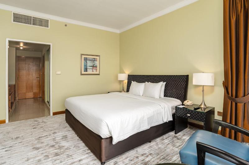 Deluxe King Suite image 3