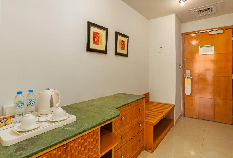 Deluxe King Room image 4
