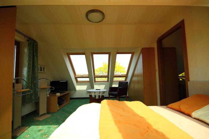 Two-Bedroom Apartment with balcony and Sea View (2 Adults + 2 Children) image 4