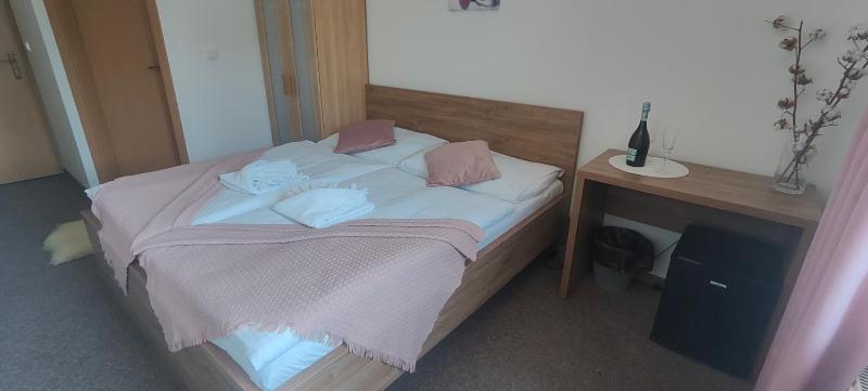 Standard Double Room image 3