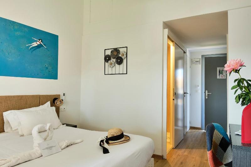 Double or Twin Room with City View image 1