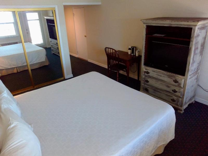 King Room with Balcony image 3