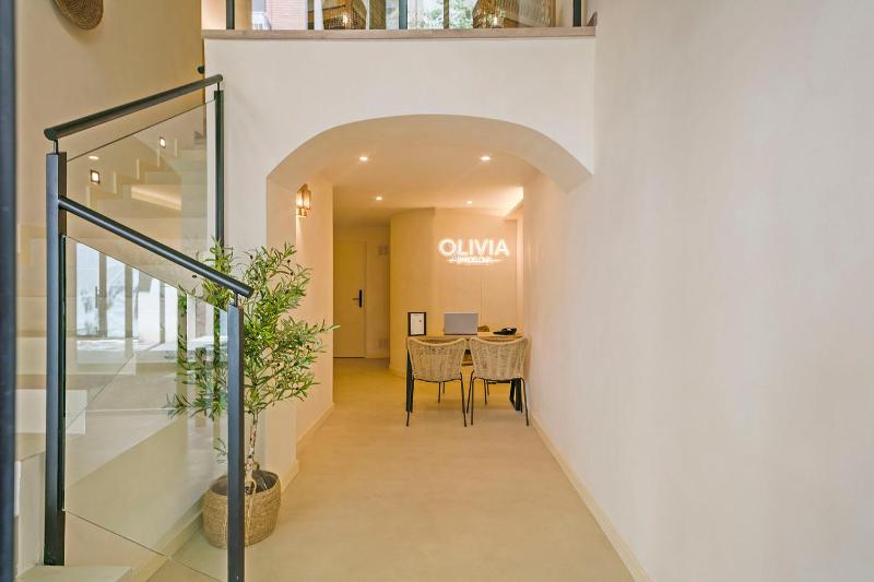 Olivia Barcelona - image 8
