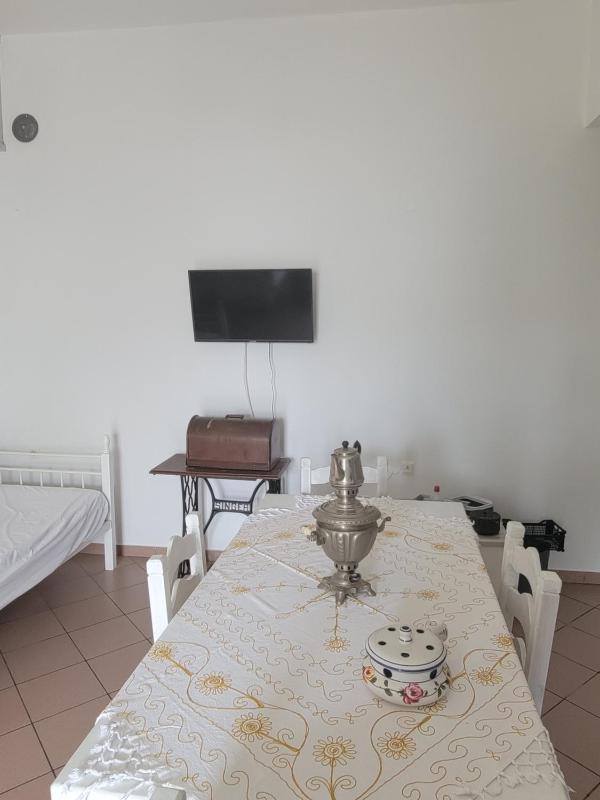 One-Bedroom Apartment image 2