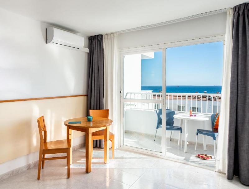 Studio with Sea View image 4