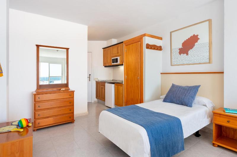 Studio with Sea View image 3