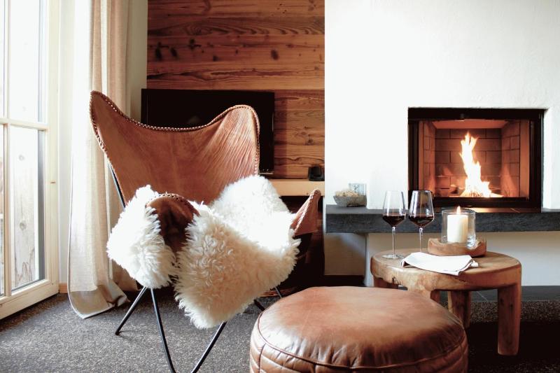 Two-Bedroom Apartment with Balcony and Fireplace image 1