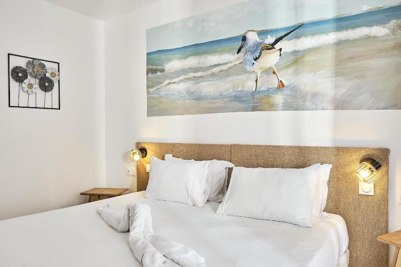 Standard Double or Twin Room image 1