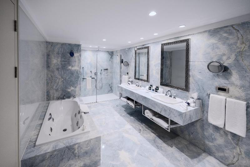 Presidential Suite image 3