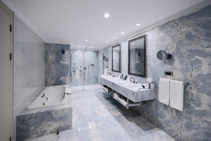 Presidential Suite image 4