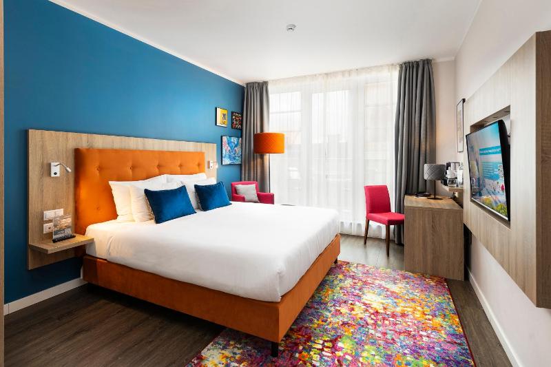 Premium Double Room with Balcony image 4