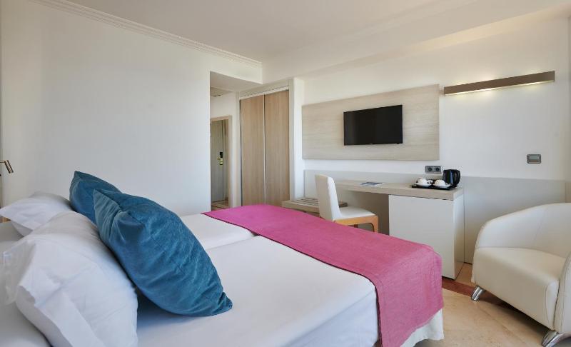 Twin Room with Sea View image 3