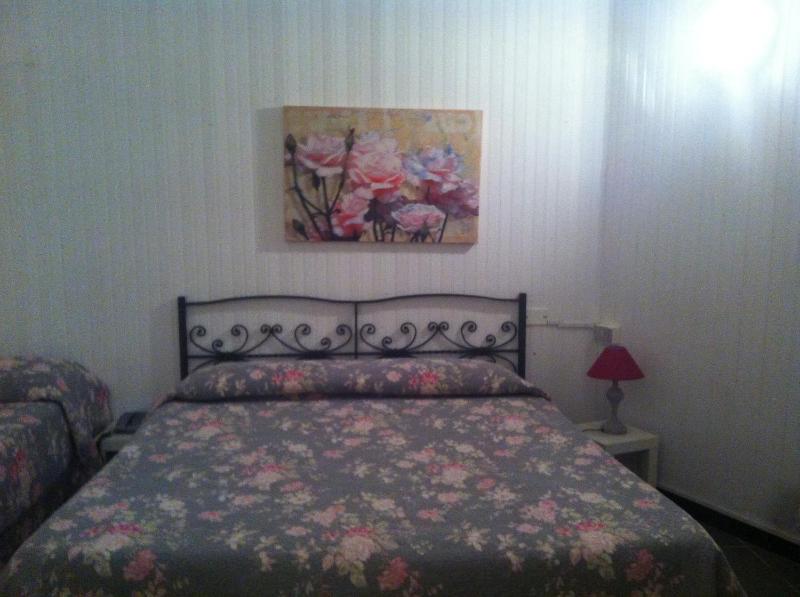 Standard Triple Room image 2