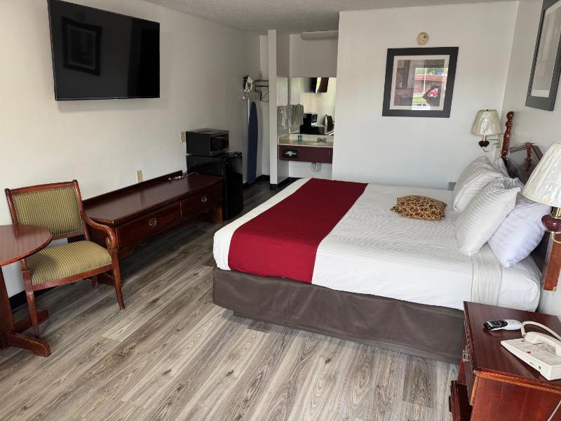 Deluxe King Room image 2