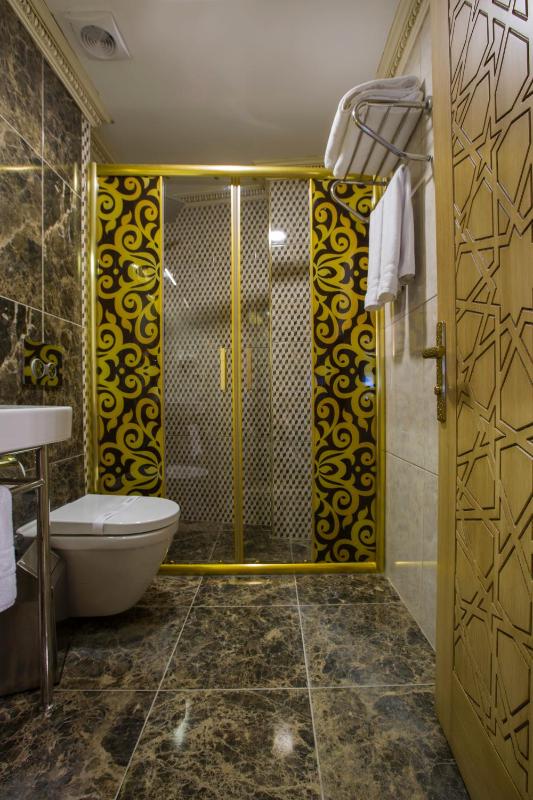 Deluxe Triple Room with Sea View image 3