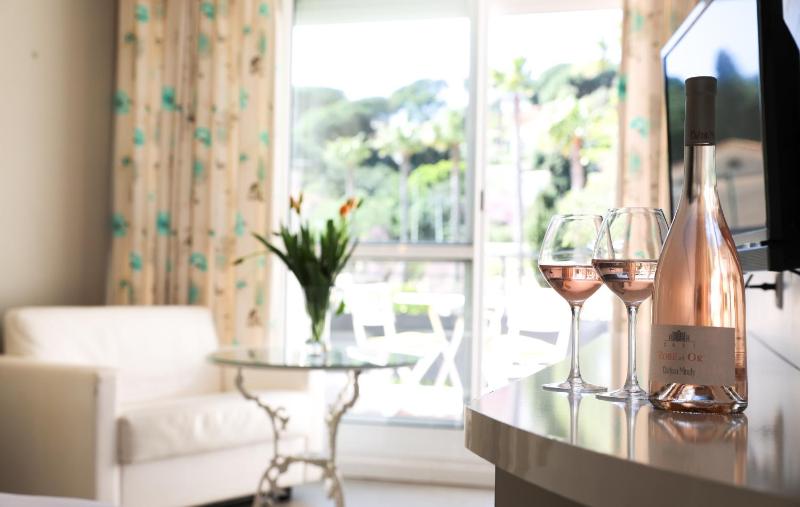 Family Room with Sea View - First Floor image 4