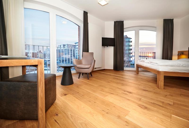 Double Room with Sea View image 4