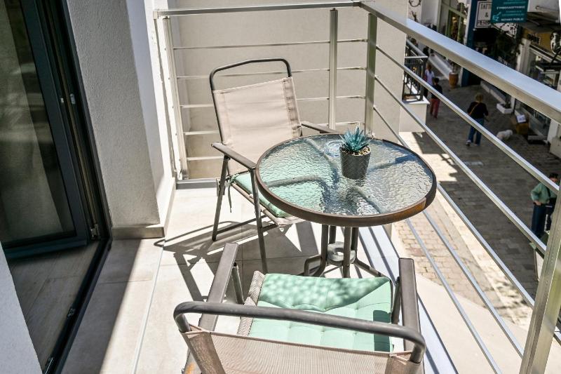 Deluxe Double Room with Balcony image 2