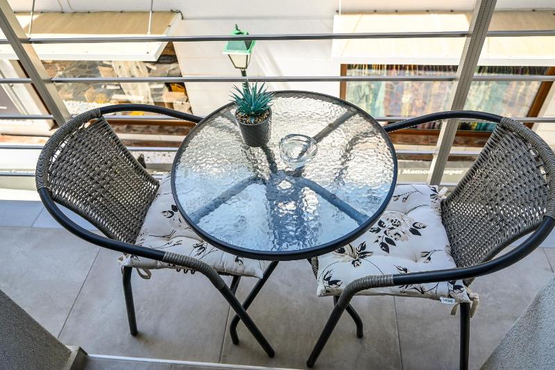 Deluxe Double Room with Balcony image 2