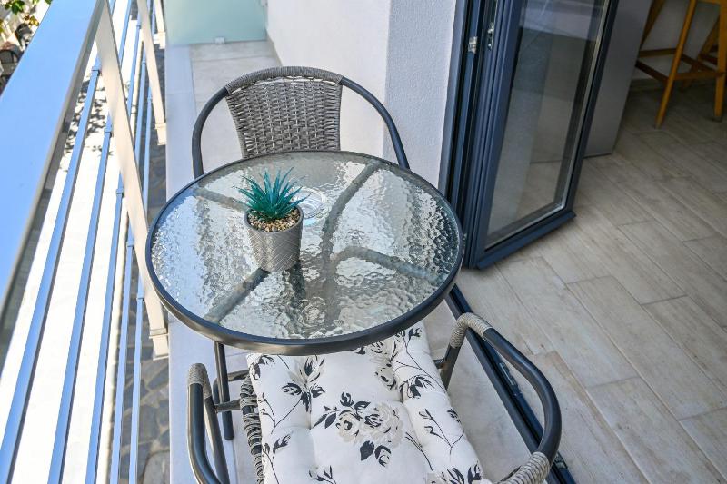 Deluxe Double Room with Balcony image 3