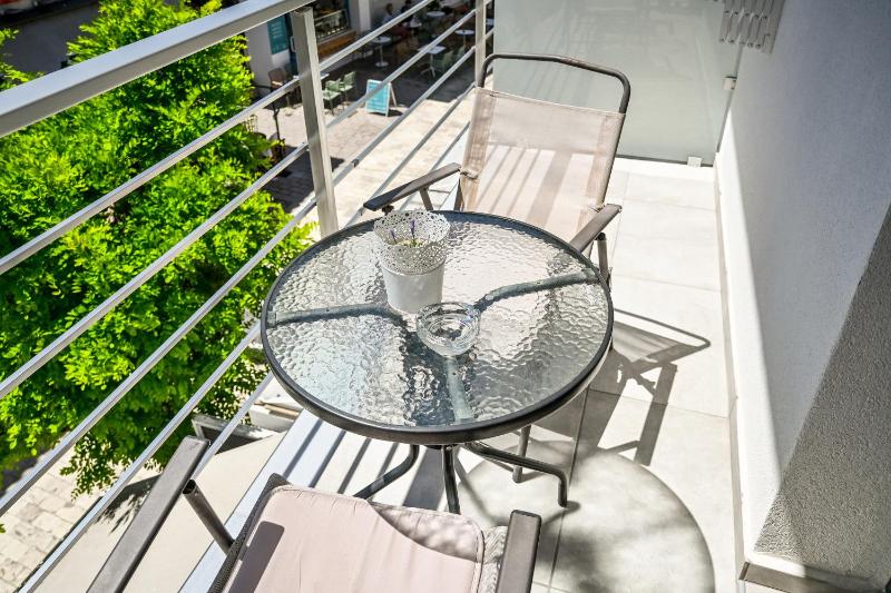 Deluxe Double Room with Balcony image 2