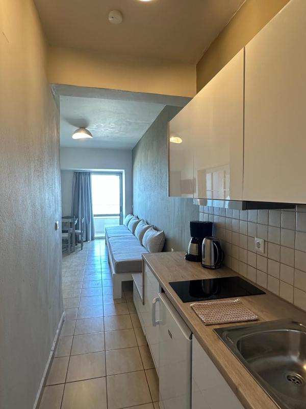 One-Bedroom Apartment image 3