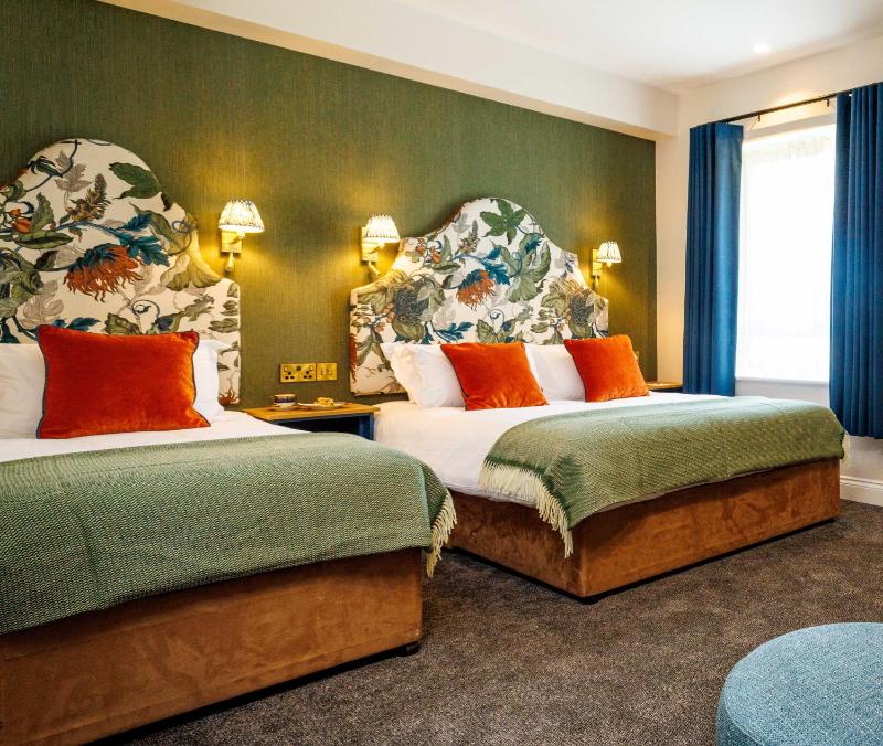 Double Room with Extra Bed image 1