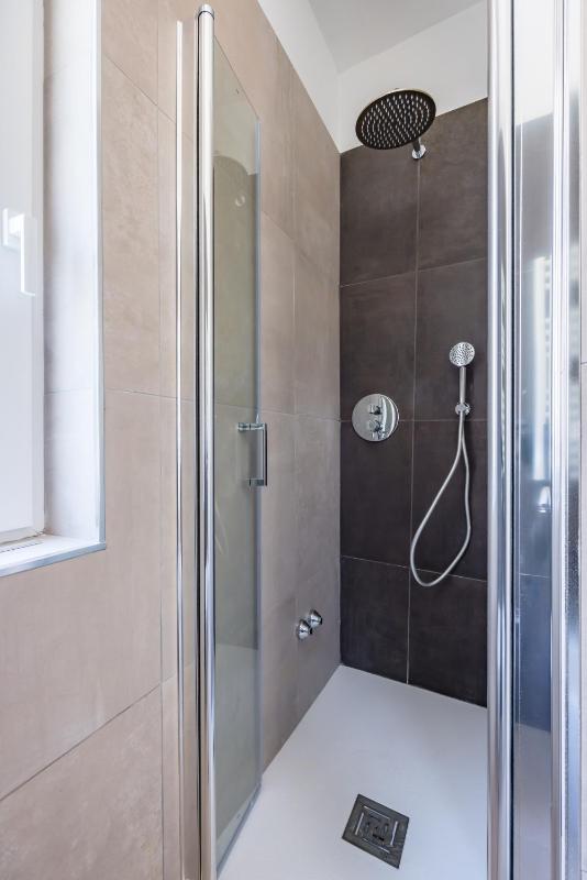 Brombeis Double Bedroom by NapoliApartments - image 13