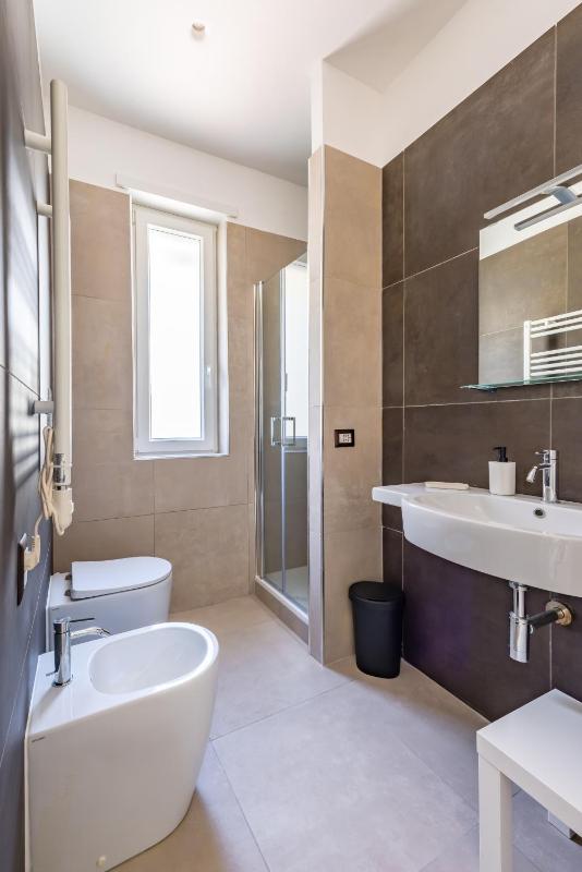 Brombeis Double Bedroom by NapoliApartments - image 12