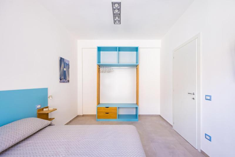 Brombeis Double Bedroom by NapoliApartments - image 7