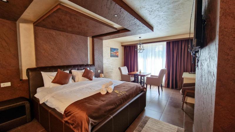 King Room with Spa Bath image 1
