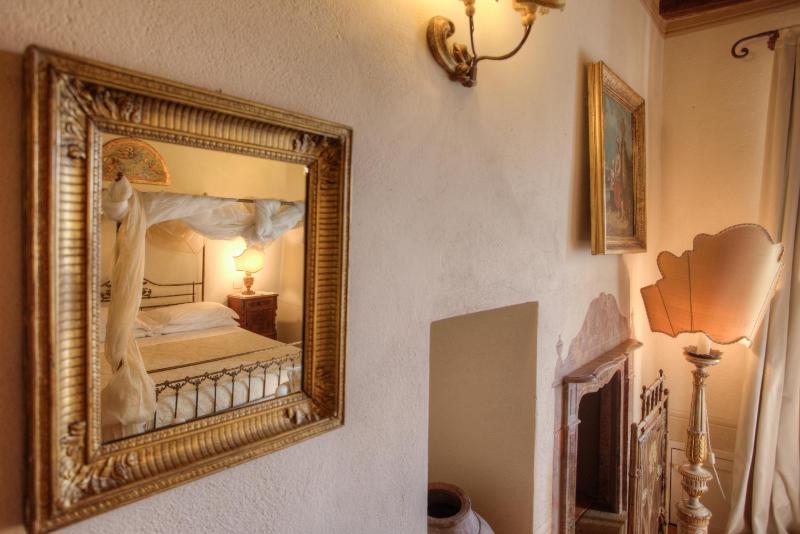 Deluxe Double Room image 2