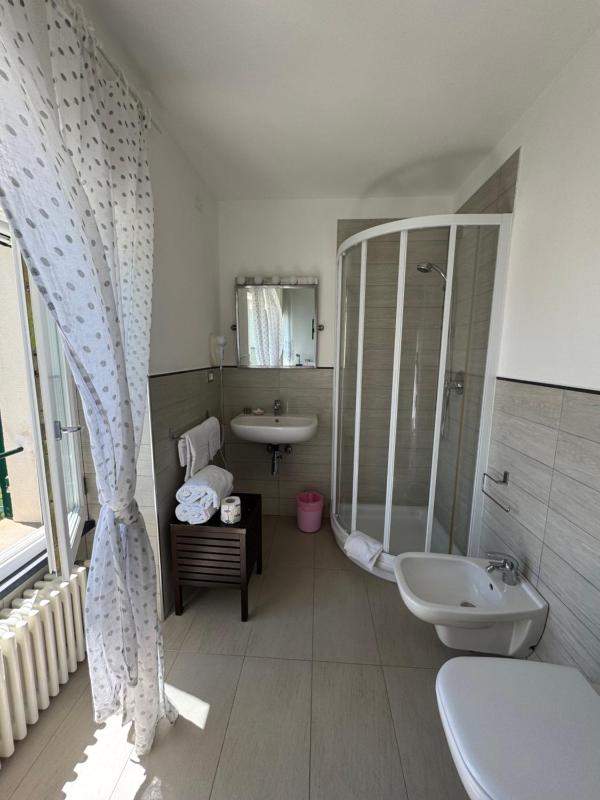 Double Room with Sea View image 3