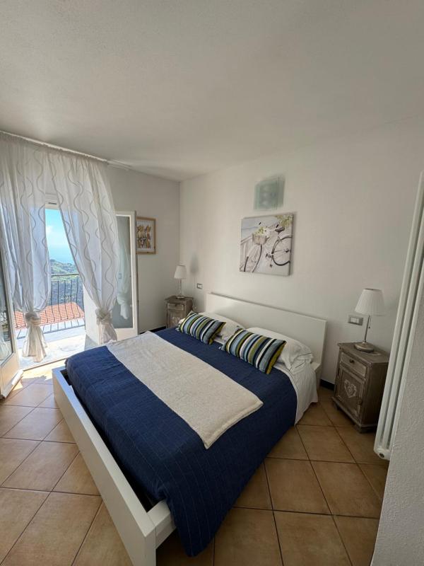 Double Room with Balcony and Sea View image 3