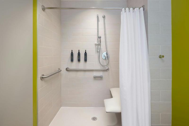 Queen Room with Two Queen Beds - Hearing Accessible image 3