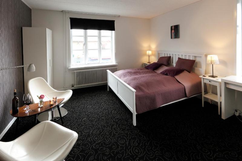 Double or Twin Room image 3