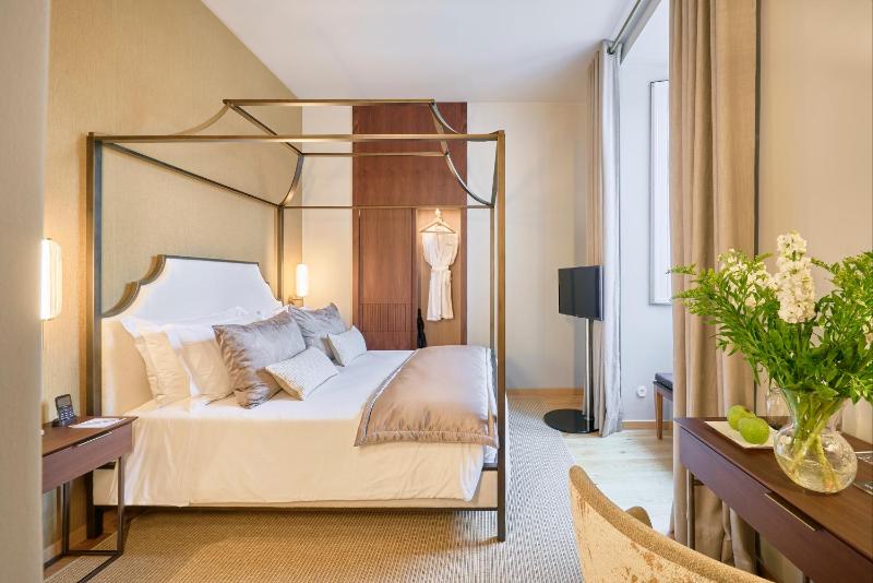 Standard Double Room image 4