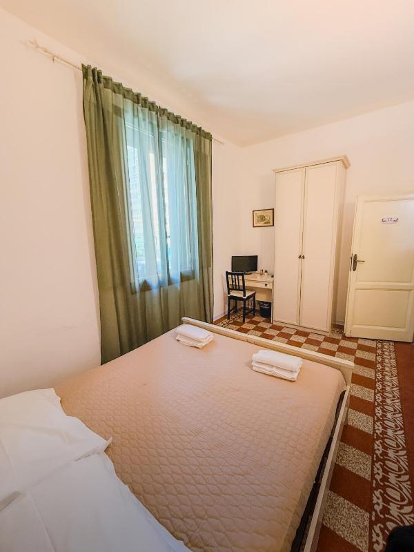 Double or Twin Room with Shared Bathroom image 2