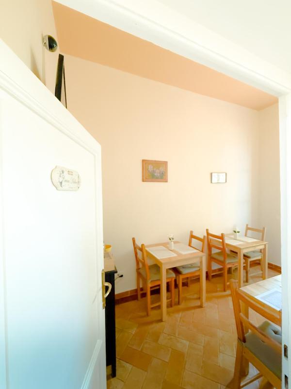 Double or Twin Room with Private Bathroom image 4