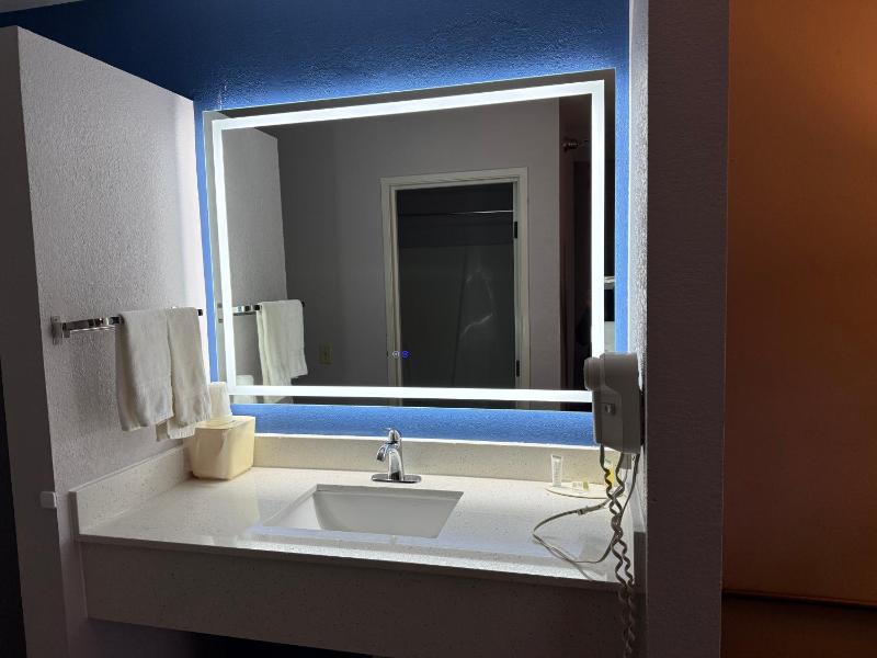 King Room - Disability Access/Non-Smoking image 2