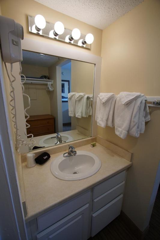 One-Bedroom Suite image 2