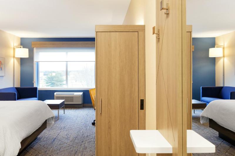 One-Bedroom King Suite image 3