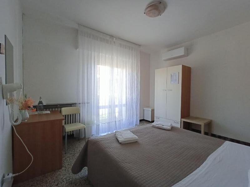 Double Room with Private Bathroom image 1