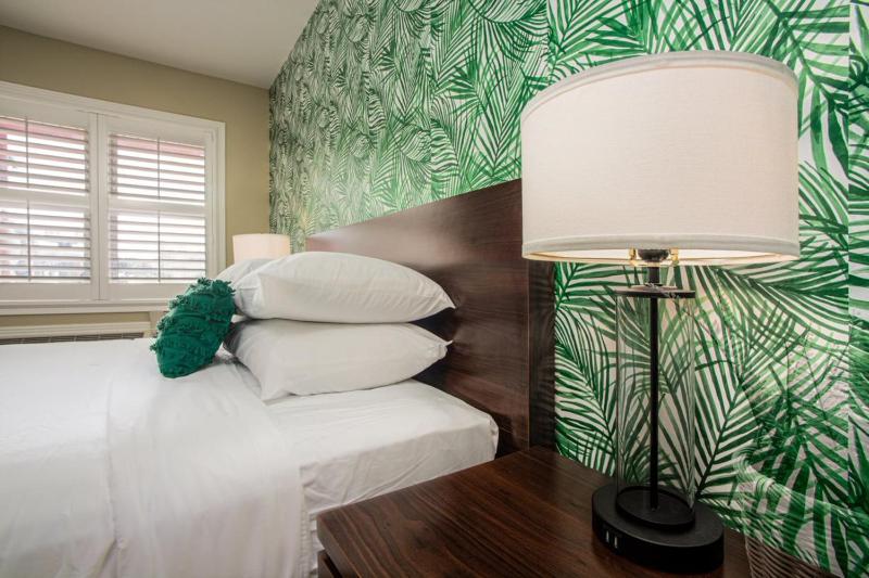 Queen Room image 3