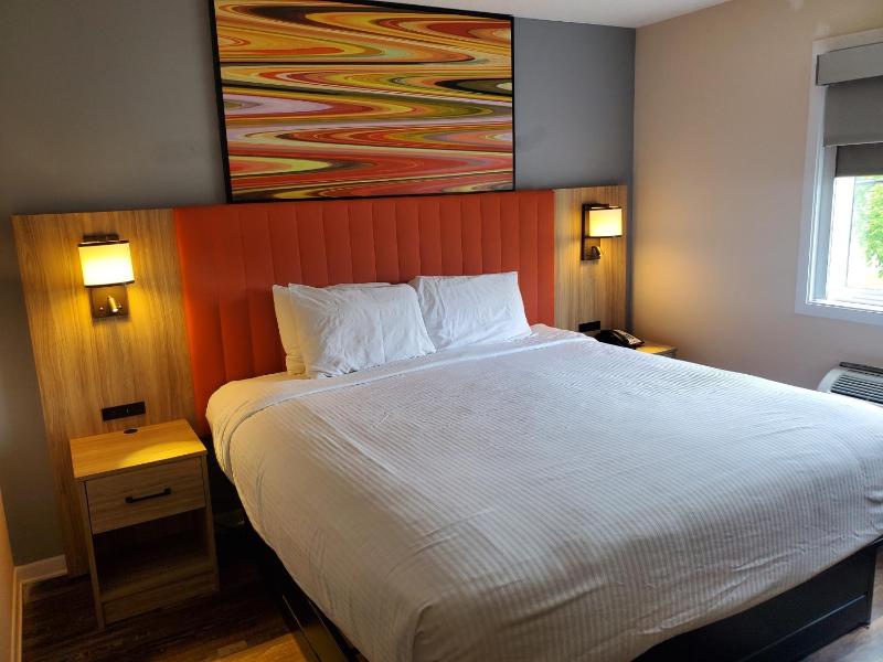 Suite with King Bed, Fireplace image 4