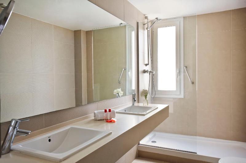 Superior Double Room image 4