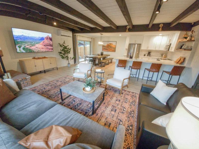 Sedona Oasis Luxe Home with Views Hot Tub and More - image 16