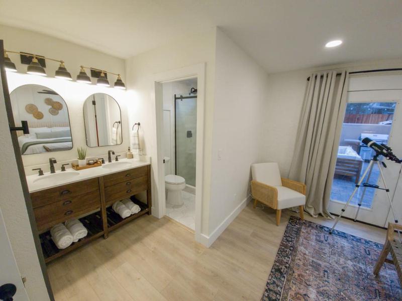 Sedona Oasis Luxe Home with Views Hot Tub and More - image 19