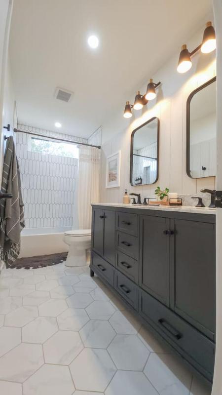 Sedona Oasis Luxe Home with Views Hot Tub and More - image 18