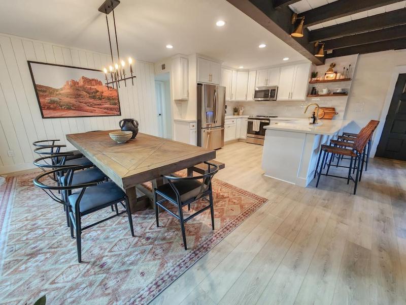 Sedona Oasis Luxe Home with Views Hot Tub and More - image 15